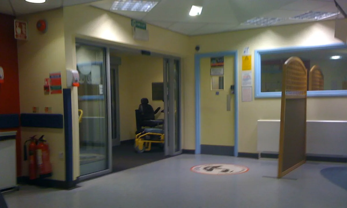 Hastane ve Klinik Bekleme Koltuğu Temizliği | Hijyen Standardı ve Dezenfeksiyon Rehberi 2026