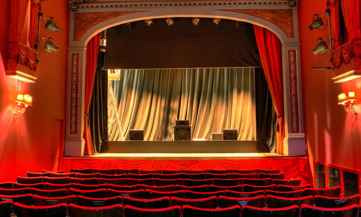 Sinema Salonu Koltuk Temizliği | Patlamış Mısır, İçecek ve Koku Sorunlarına Çözüm 2026